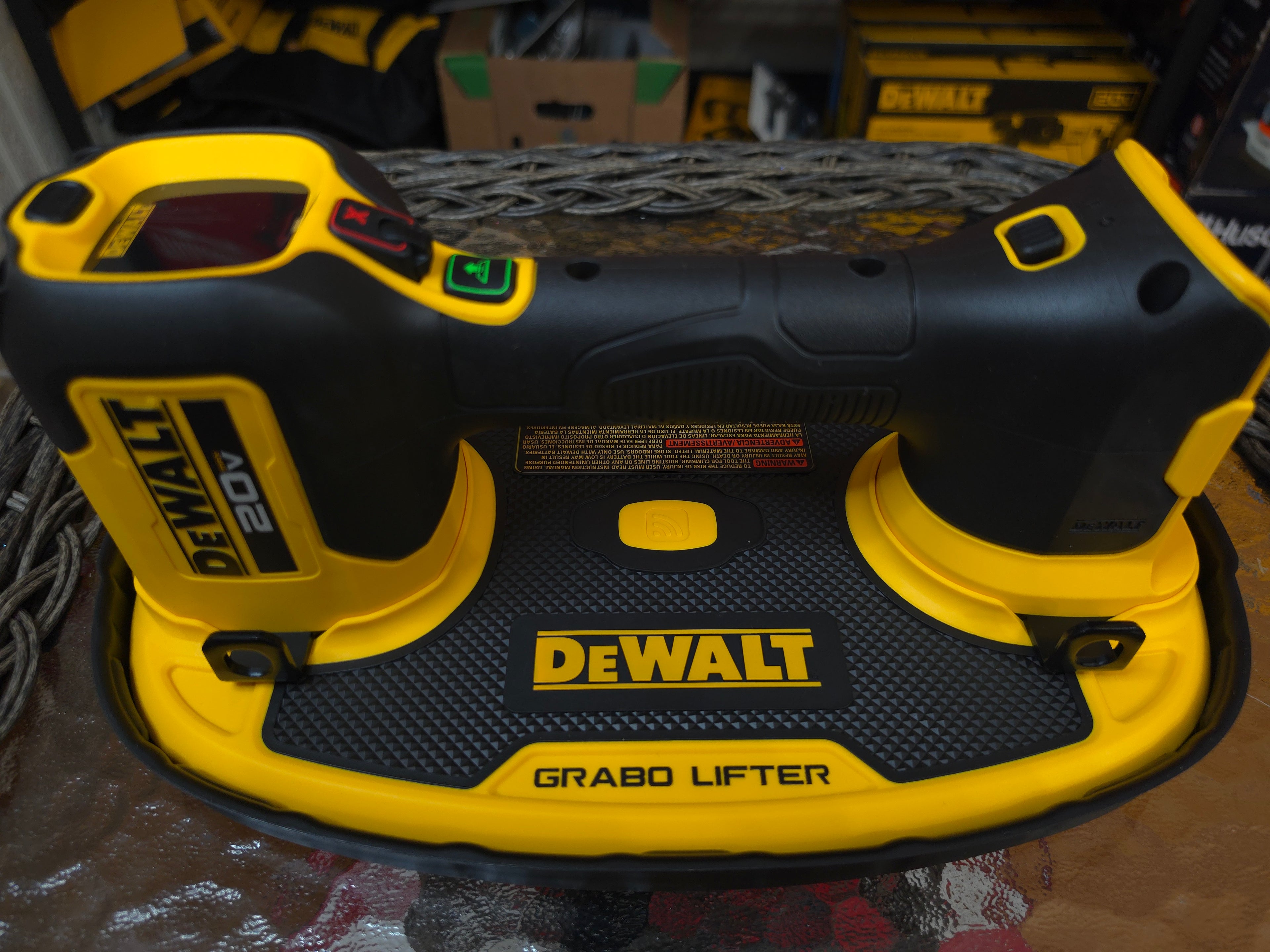 DeWalt DCE592B GRABO Lifter - Top view showing controls